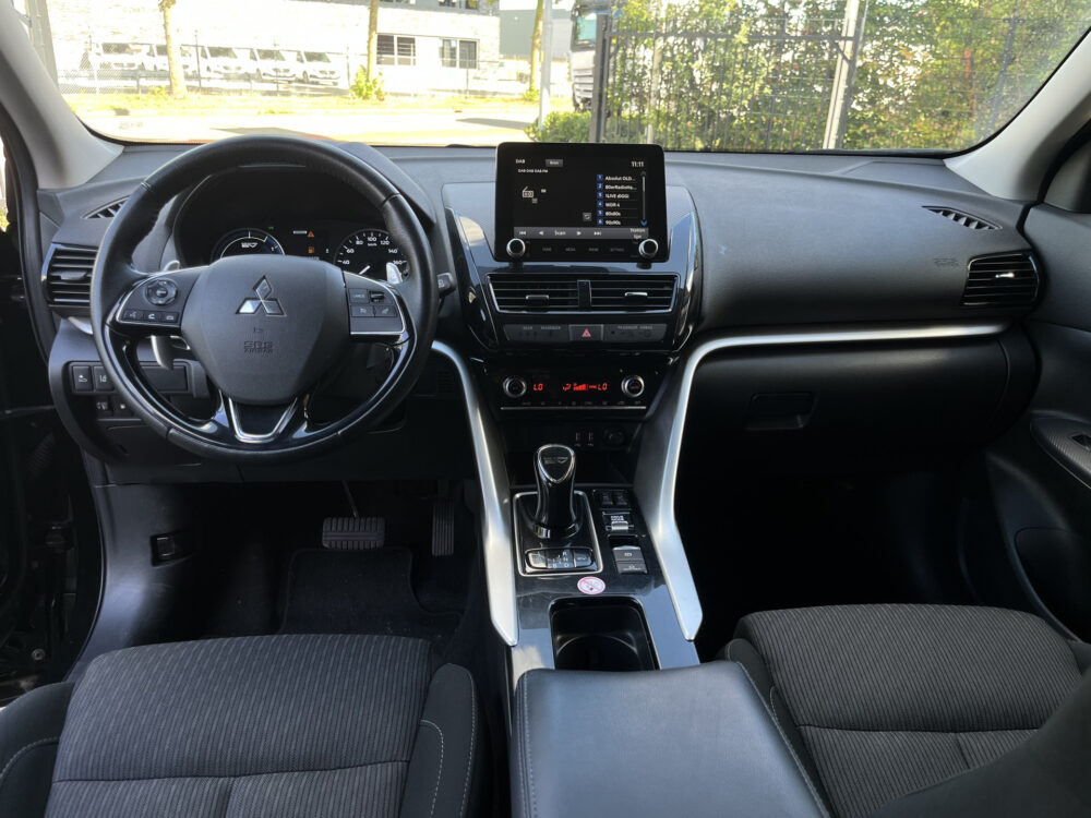 Mitsubishi Eclipse Cross 2.4 PHEV Intense // KEYLESS // CAMERA // CRUISE // APPLE-ANDROID AUTO // STOELVERWARMING // 19