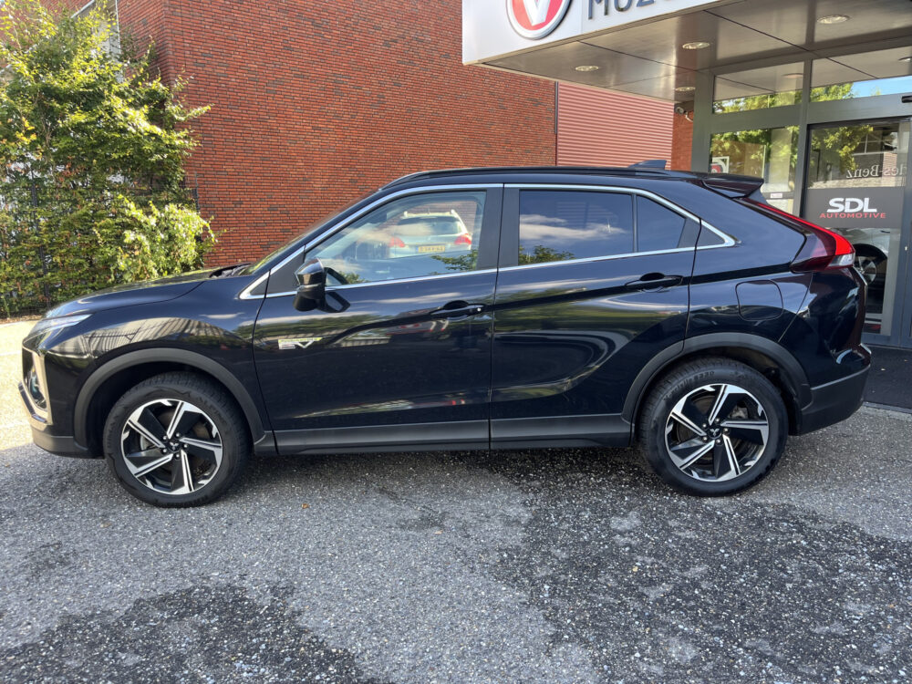Mitsubishi Eclipse Cross 2.4 PHEV Intense // KEYLESS // CAMERA // CRUISE // APPLE-ANDROID AUTO // STOELVERWARMING // 2