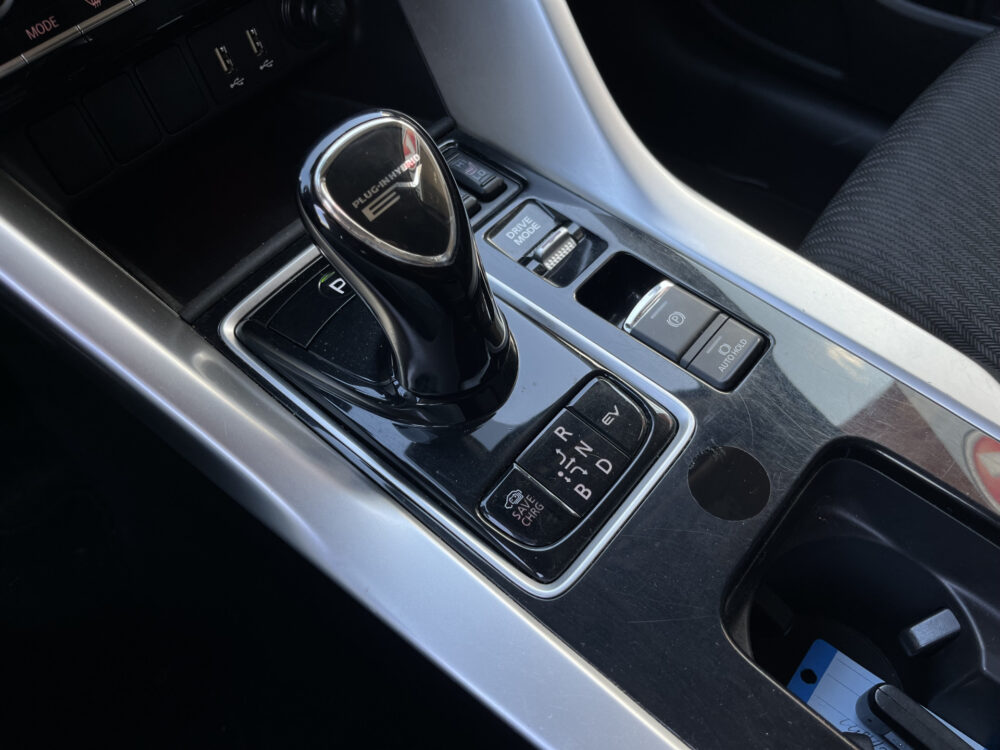 Mitsubishi Eclipse Cross 2.4 PHEV Intense // KEYLESS // CAMERA // CRUISE // APPLE-ANDROID AUTO // STOELVERWARMING // 24
