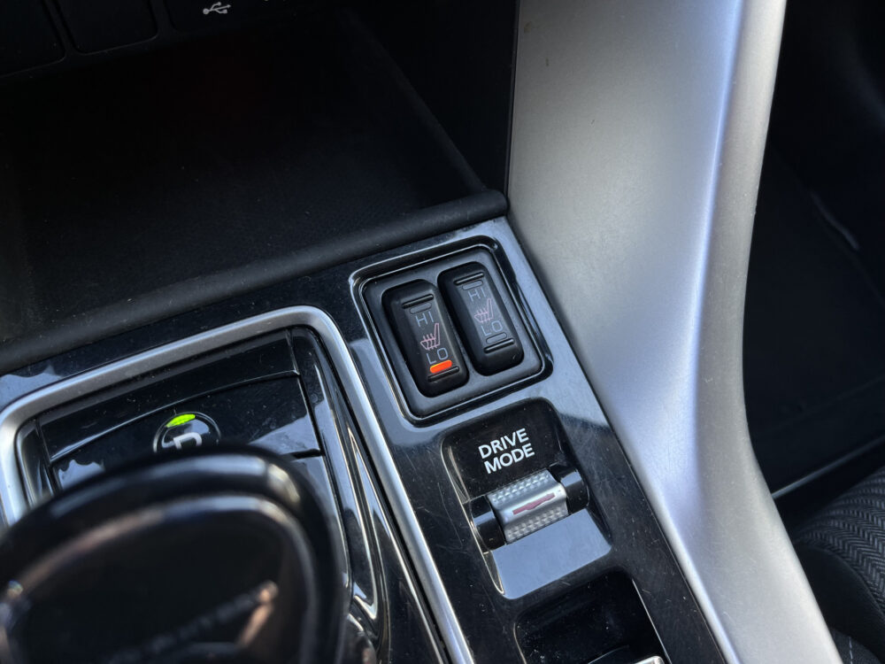 Mitsubishi Eclipse Cross 2.4 PHEV Intense // KEYLESS // CAMERA // CRUISE // APPLE-ANDROID AUTO // STOELVERWARMING // 25