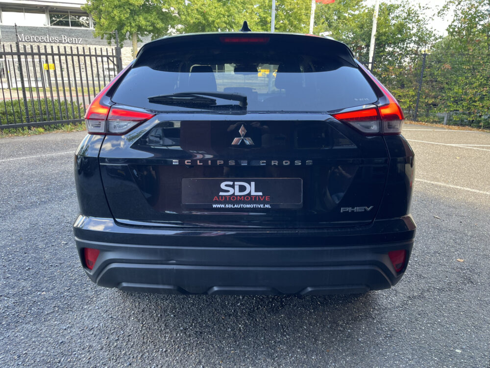 Mitsubishi Eclipse Cross 2.4 PHEV Intense // KEYLESS // CAMERA // CRUISE // APPLE-ANDROID AUTO // STOELVERWARMING // 6