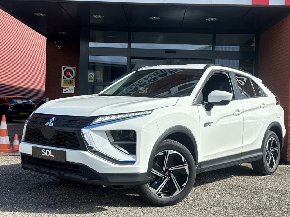 Mitsubishi Eclipse Cross 2.4 PHEV Intense // TREKHAAK // LED // CAMERA // KEYLESS // APPLE CARPLAY / ANDROID AUTO // CLIMA // STOELVERWARMING 1