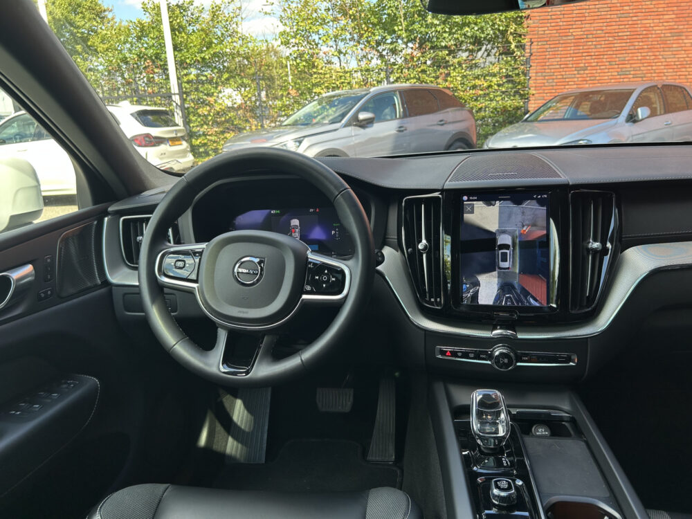 Volvo XC60 2.0 T8 Plug-in hybrid SOH 97,6% AWD Ultimate Bright 455PK! // ADAPT. CRUISE // PANODAK // HARMAN&KARDON // LEDER // ELEK. STOELE 7