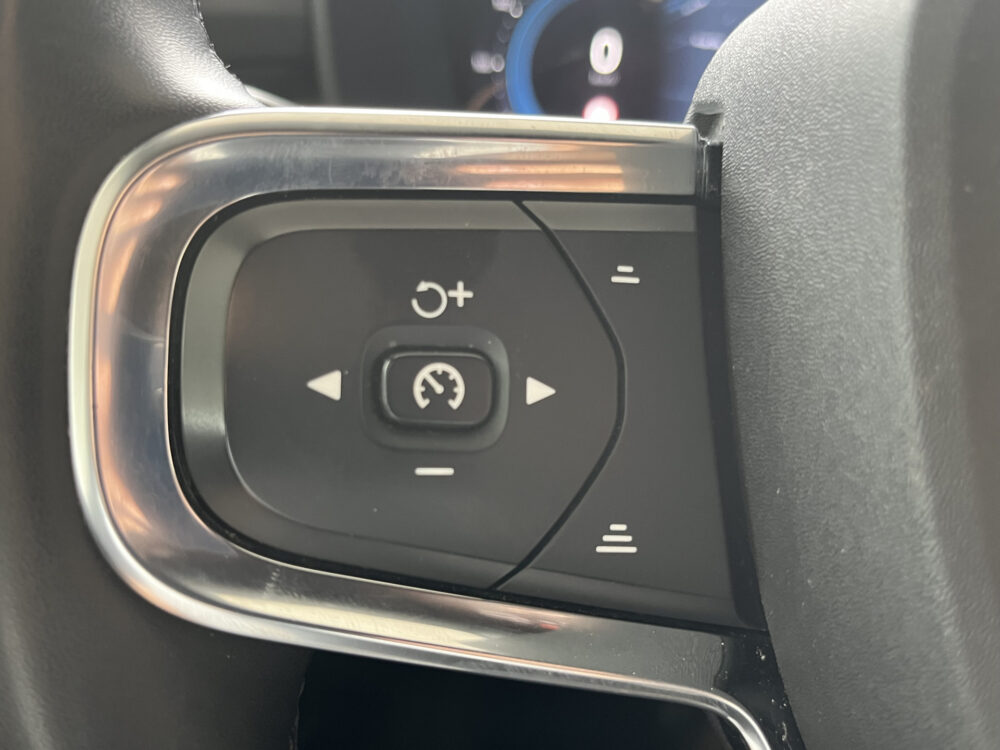 Volvo XC40 2.0 B3 Inscription // HARMAN - KARDON AUDIO // NAVI // CAMERA // MEMORY SEATS // ELEK. ACHTERKLEP // 16