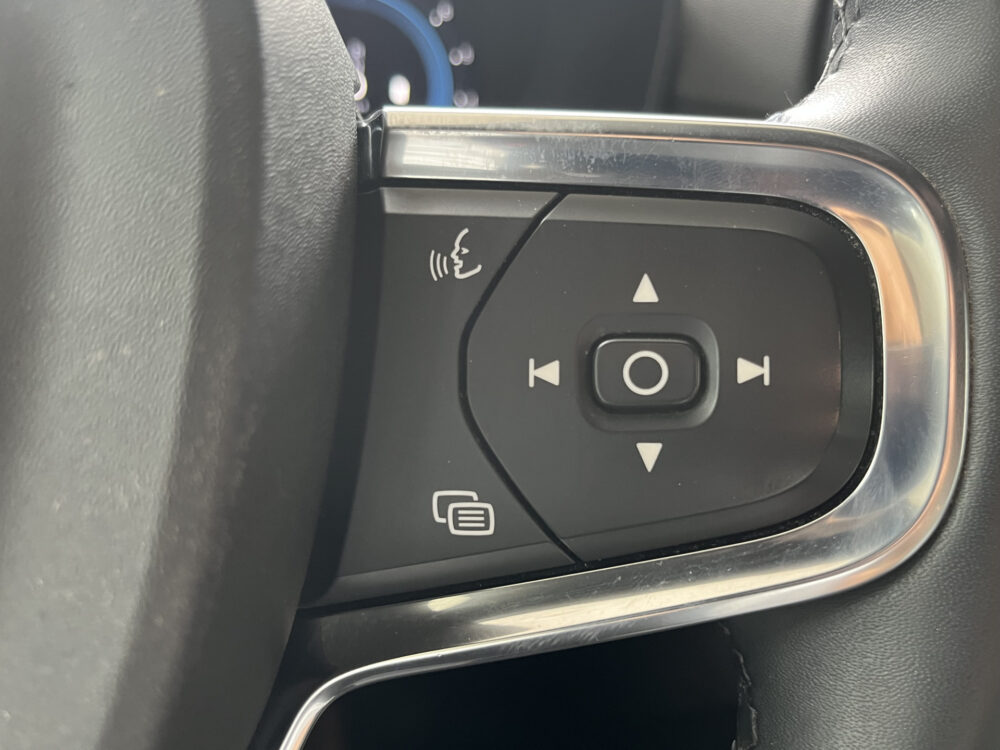 Volvo XC40 2.0 B3 Inscription // HARMAN - KARDON AUDIO // NAVI // CAMERA // MEMORY SEATS // ELEK. ACHTERKLEP // 17