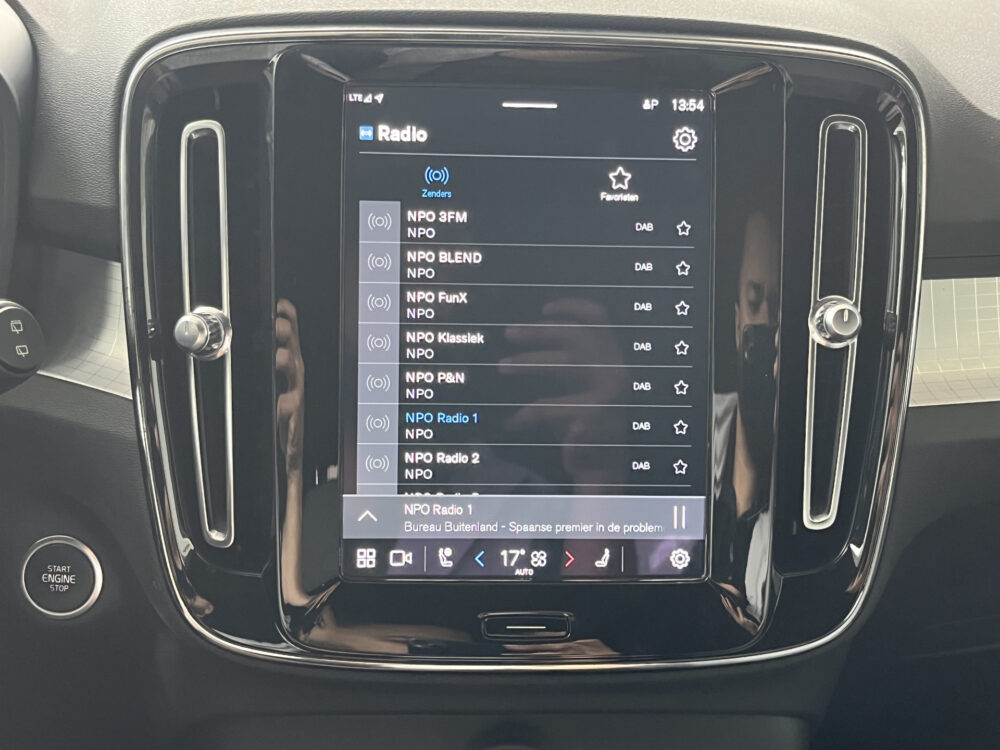 Volvo XC40 2.0 B3 Inscription // HARMAN - KARDON AUDIO // NAVI // CAMERA // MEMORY SEATS // ELEK. ACHTERKLEP // 21
