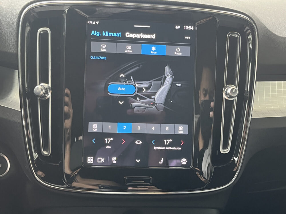 Volvo XC40 2.0 B3 Inscription // HARMAN - KARDON AUDIO // NAVI // CAMERA // MEMORY SEATS // ELEK. ACHTERKLEP // 22