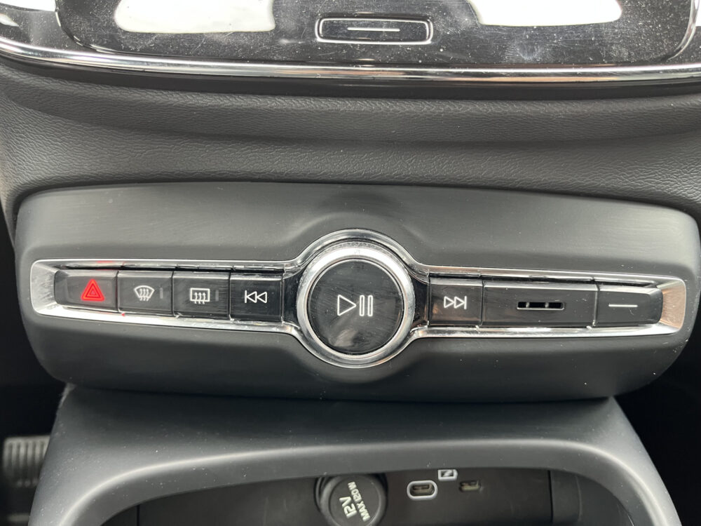 Volvo XC40 2.0 B3 Inscription // HARMAN - KARDON AUDIO // NAVI // CAMERA // MEMORY SEATS // ELEK. ACHTERKLEP // 25