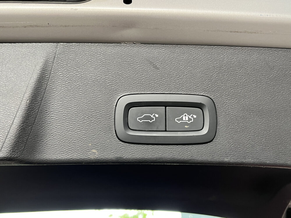 Volvo XC40 2.0 B3 Inscription // HARMAN - KARDON AUDIO // NAVI // CAMERA // MEMORY SEATS // ELEK. ACHTERKLEP // 37
