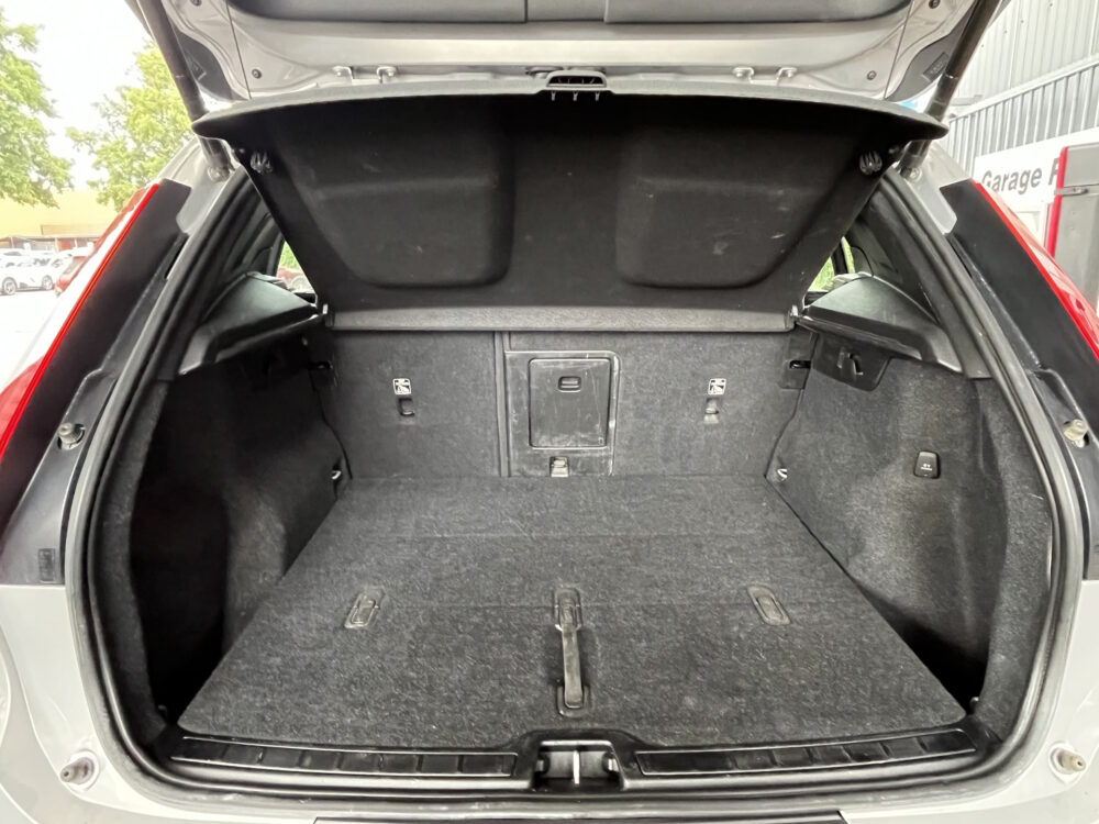 Volvo XC40 2.0 B3 Inscription // HARMAN - KARDON AUDIO // NAVI // CAMERA // MEMORY SEATS // ELEK. ACHTERKLEP // 38
