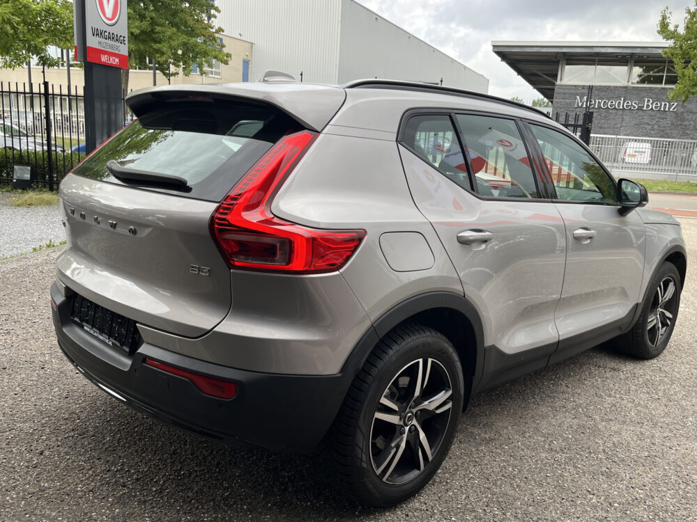 Volvo XC40 2.0 B3 Inscription // HARMAN - KARDON AUDIO // NAVI // CAMERA // MEMORY SEATS // ELEK. ACHTERKLEP // 4