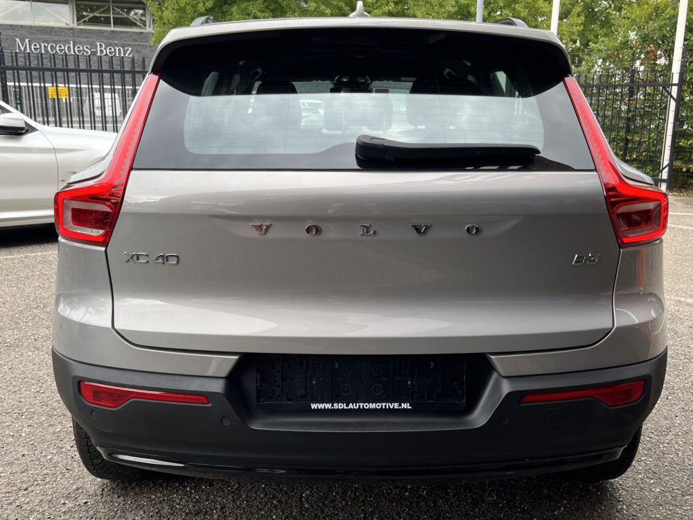 Volvo XC40 2.0 B3 Inscription // HARMAN - KARDON AUDIO // NAVI // CAMERA // MEMORY SEATS // ELEK. ACHTERKLEP // 5