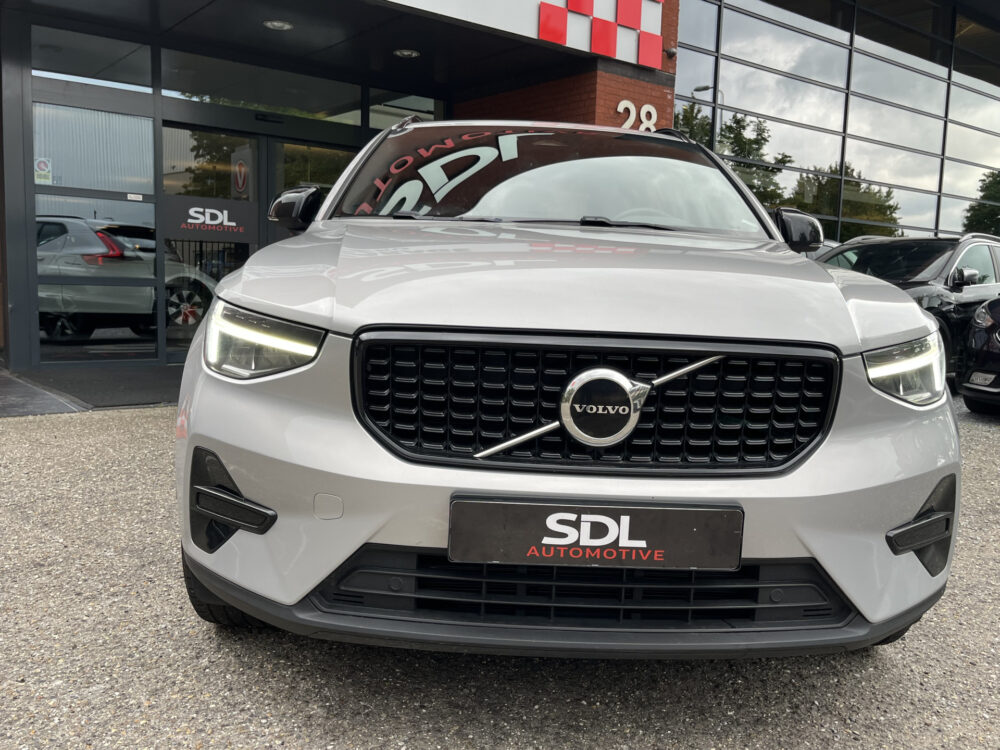 Volvo XC40 2.0 B3 Inscription // HARMAN - KARDON AUDIO // NAVI // CAMERA // MEMORY SEATS // ELEK. ACHTERKLEP // 6