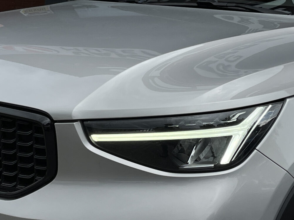 Volvo XC40 2.0 B3 Inscription // HARMAN - KARDON AUDIO // NAVI // CAMERA // MEMORY SEATS // ELEK. ACHTERKLEP // 8
