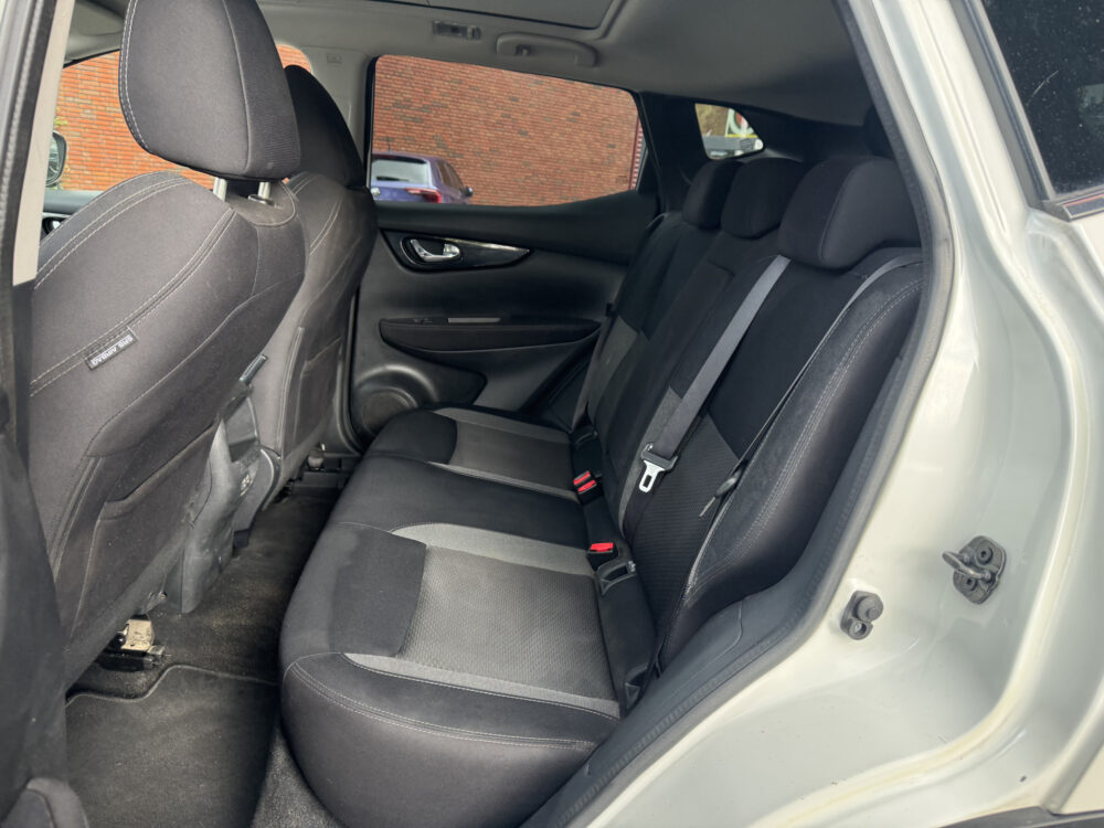 Nissan QASHQAI 1.3 DIG-T N-Connecta // NAVI // APPLE CARPLAY - ANDROID AUTO // TREKHAAK // CAMERA // STOELVERWARMING // CLIMA // CRUISE // 12