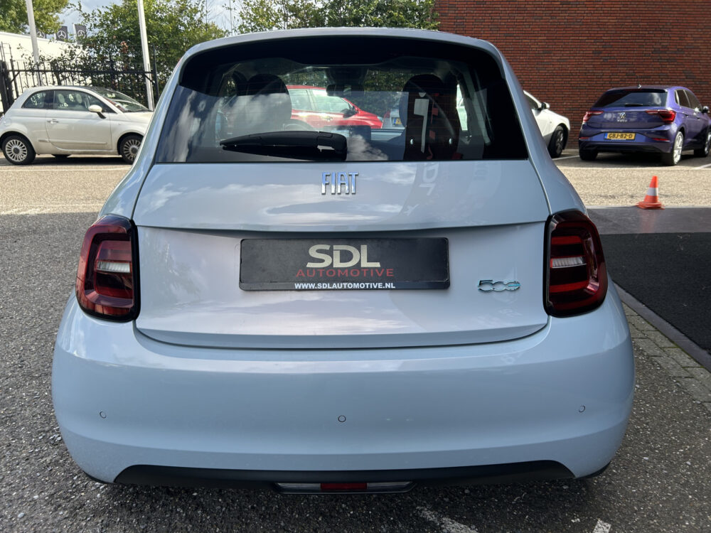 Fiat 500E 3+1 Icon 42 kWh // LED // NAVI + CARPLAY // PDC // CRUISE // CLIMA 5