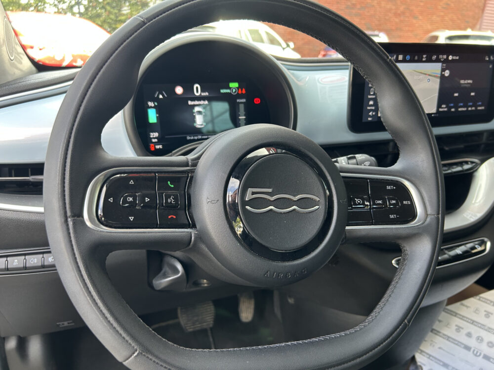 Fiat 500E 3+1 Icon 42 kWh // LED // NAVI + CARPLAY // PDC // CRUISE // CLIMA 6