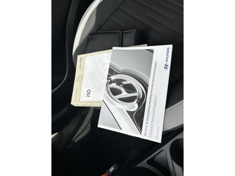 Hyundai i10 1.0 Comfort 1e EIGENAAR!! // APPLE CARPLAY / ANDROID AUTO // CRUISE // ELEK. RAMEN // LMV 13