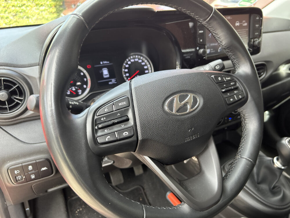 Hyundai i10 1.0 Comfort 1e EIGENAAR!! // APPLE CARPLAY / ANDROID AUTO // CRUISE // ELEK. RAMEN // LMV 6