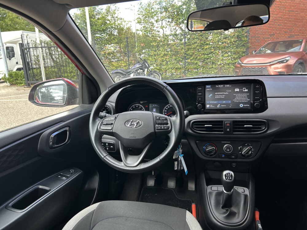 Hyundai i10 1.0 Comfort 1e EIGENAAR!! // APPLE CARPLAY / ANDROID AUTO // CRUISE // ELEK. RAMEN // LMV 7