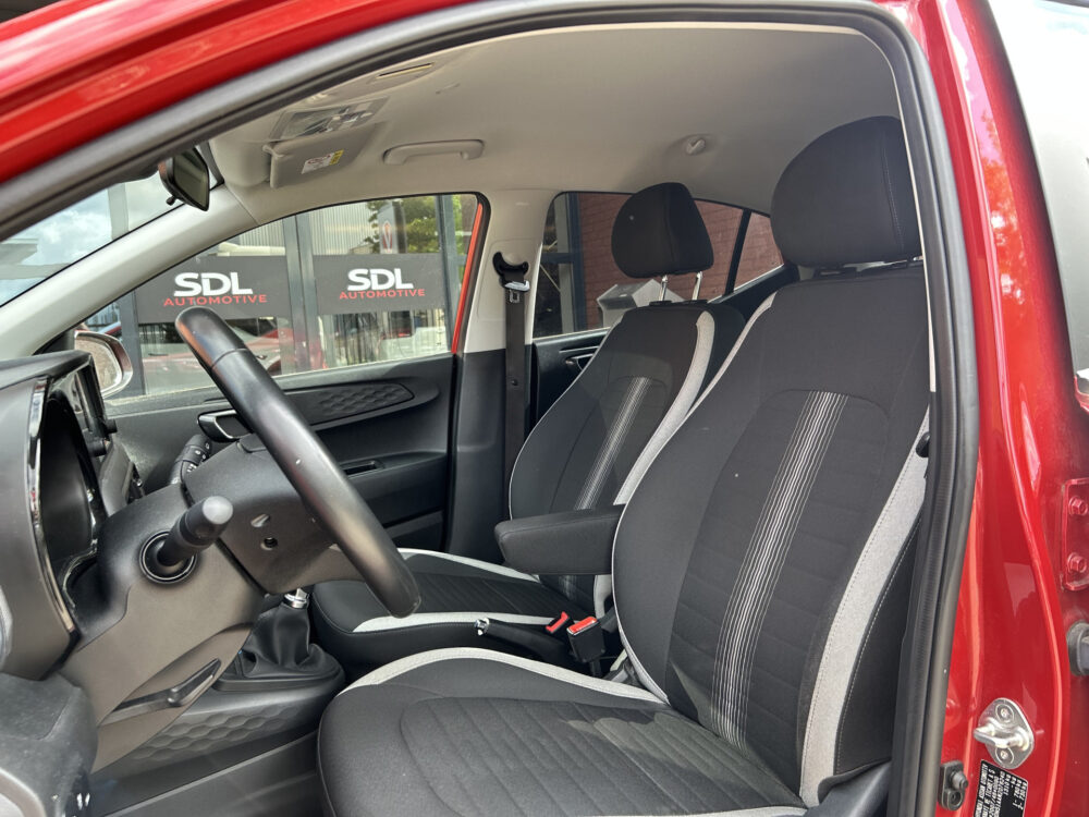 Hyundai i10 1.0 Comfort 1e EIGENAAR!! // APPLE CARPLAY / ANDROID AUTO // CRUISE // ELEK. RAMEN // LMV 8