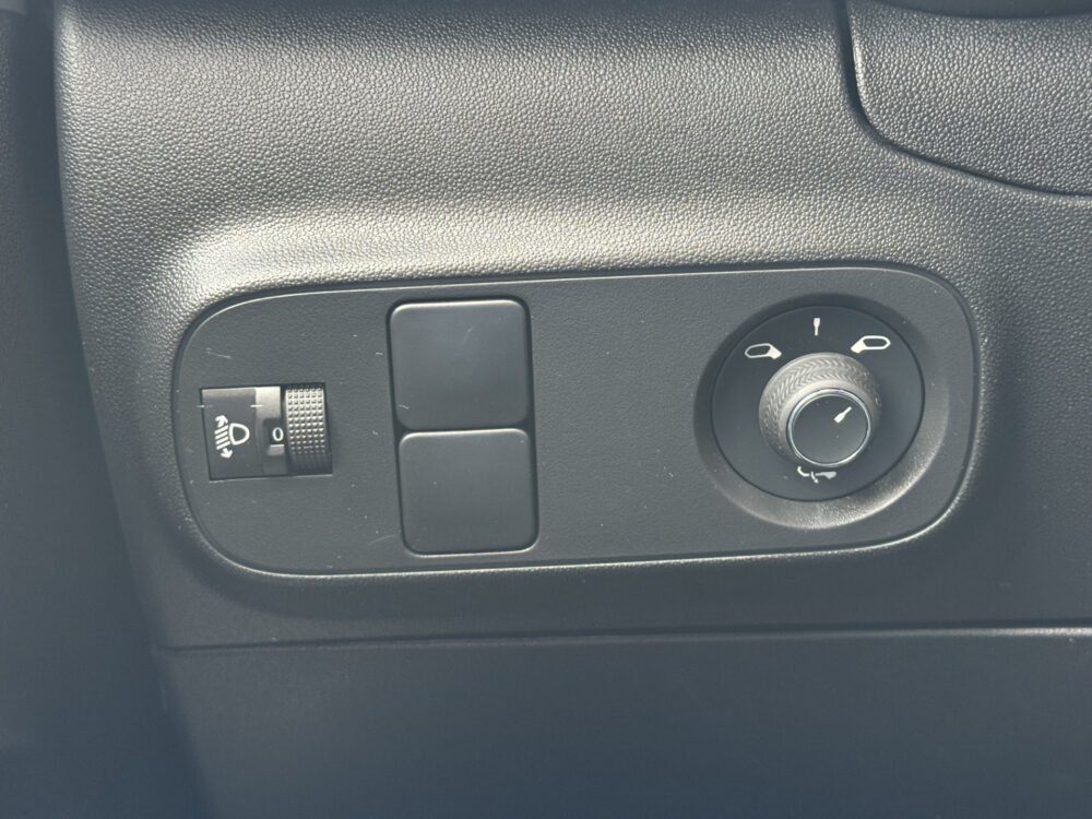 Citroën C3 1.2 PureTech C-Series // CRUISE // STOELVERWARMING // PDC // CLIMA // APPLE CARPLAY - ANDROID AUTO // 27