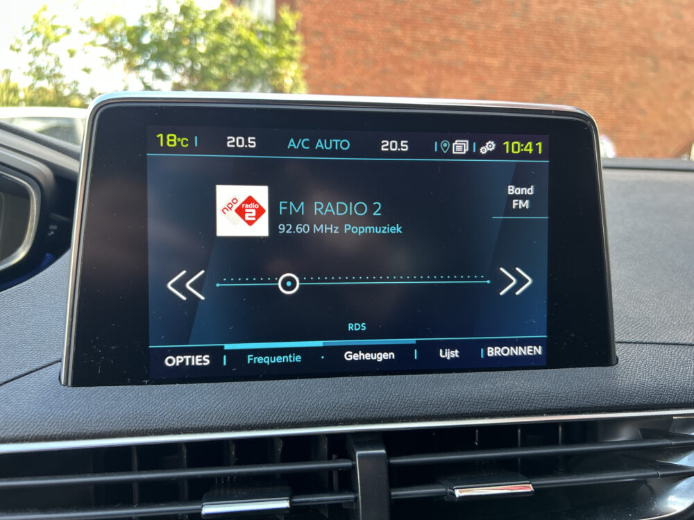 Peugeot 3008 1.6 HYbrid 225 GT- Line // FULL LED // NAVI + CARPLAY // KEYLESS // PDC V+A // CAMERA // TREKHAAK!! 19