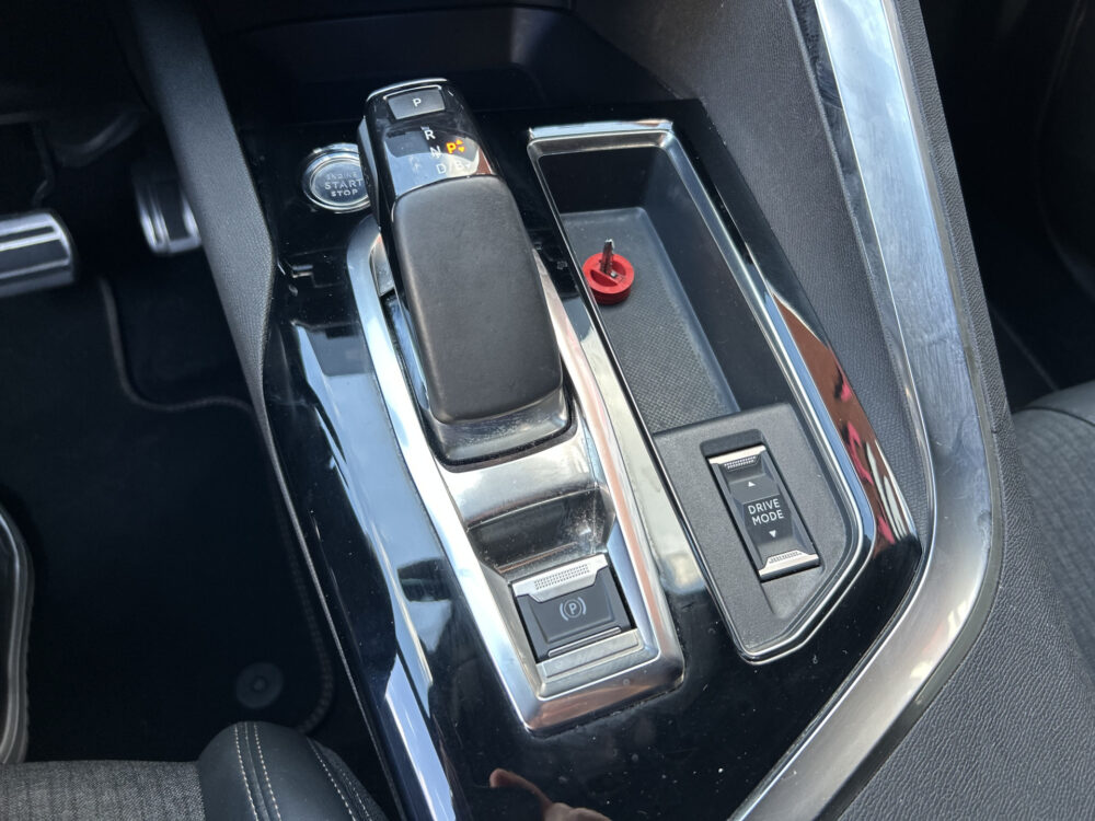 Peugeot 3008 1.6 HYbrid 225 GT- Line // FULL LED // NAVI + CARPLAY // KEYLESS // PDC V+A // CAMERA // TREKHAAK!! 21