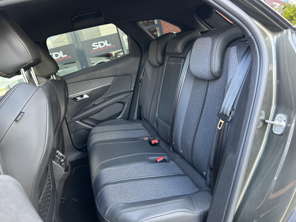 Peugeot 3008 1.6 HYbrid 225 GT- Line // FULL LED // NAVI + CARPLAY // KEYLESS // PDC V+A // CAMERA // TREKHAAK!! 29