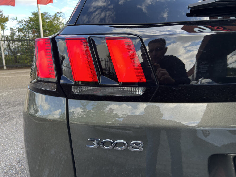 Peugeot 3008 1.6 HYbrid 225 GT- Line // FULL LED // NAVI + CARPLAY // KEYLESS // PDC V+A // CAMERA // TREKHAAK!! 32