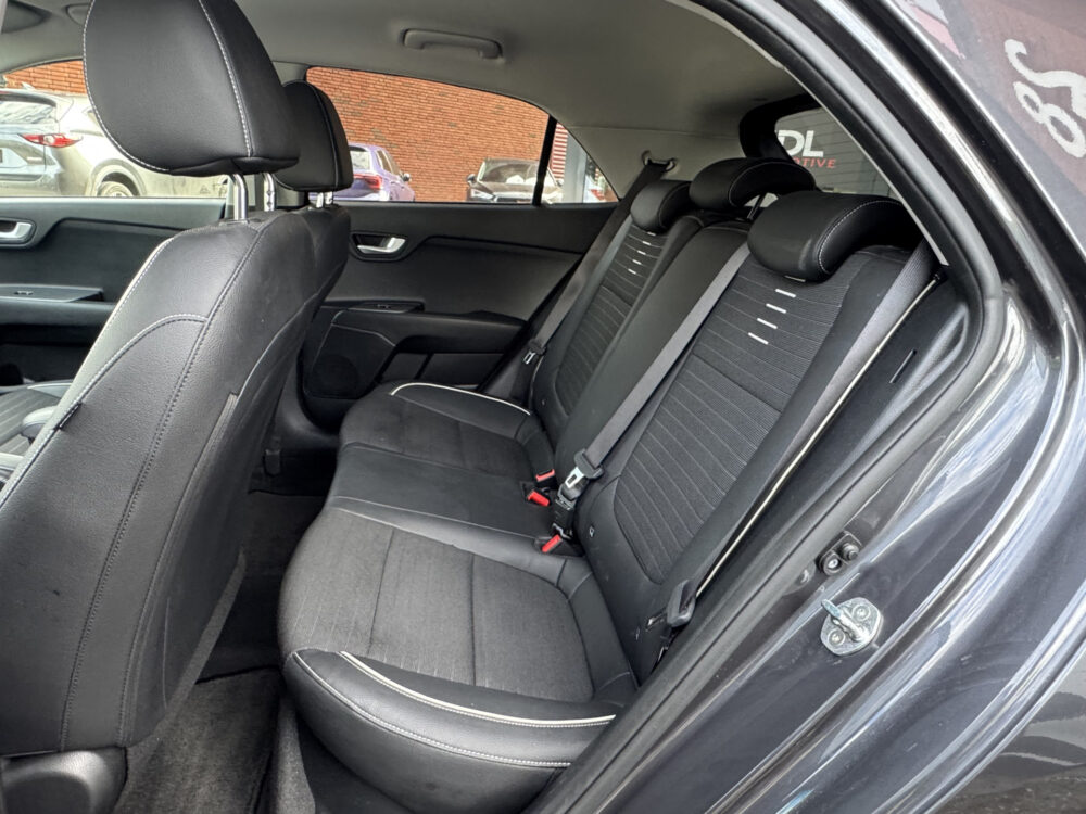 Kia Rio 1.0 TGDI GT-Line // CAMERA // NAVI // DAB RADIO // CRUISE // LICHT METALEN VELGEN // 12
