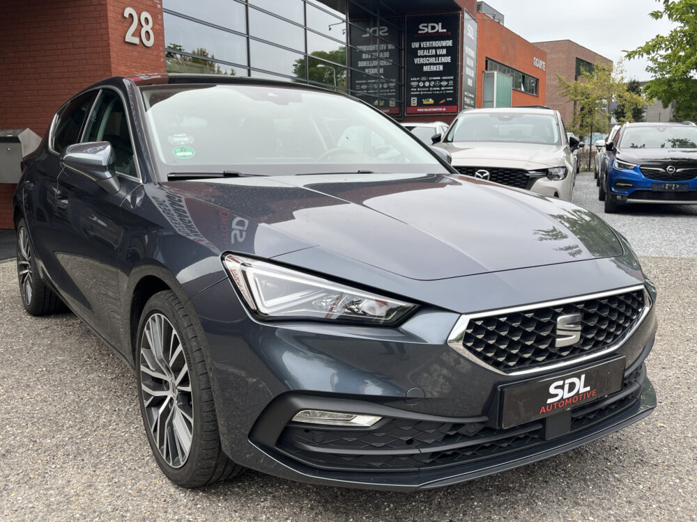 SEAT Leon 1.4 TSI eHybrid PHEV Xcellence // SCHUIF - KANTEL DAK // NAVI // CAMERA // MEMORY SEATS // DODEN HOEK SENSOR // 2