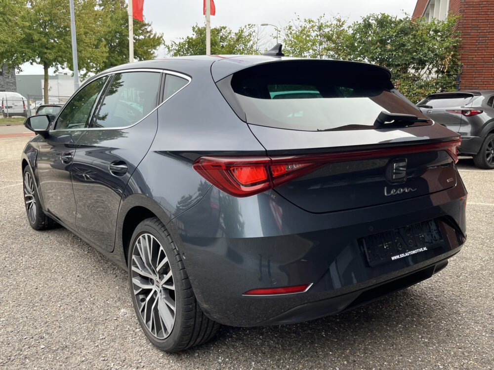 SEAT Leon 1.4 TSI eHybrid PHEV Xcellence // SCHUIF - KANTEL DAK // NAVI // CAMERA // MEMORY SEATS // DODEN HOEK SENSOR // 3
