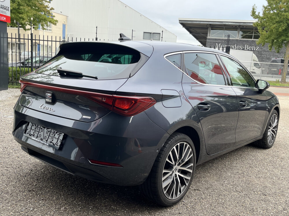 SEAT Leon 1.4 TSI eHybrid PHEV Xcellence // SCHUIF - KANTEL DAK // NAVI // CAMERA // MEMORY SEATS // DODEN HOEK SENSOR // 4
