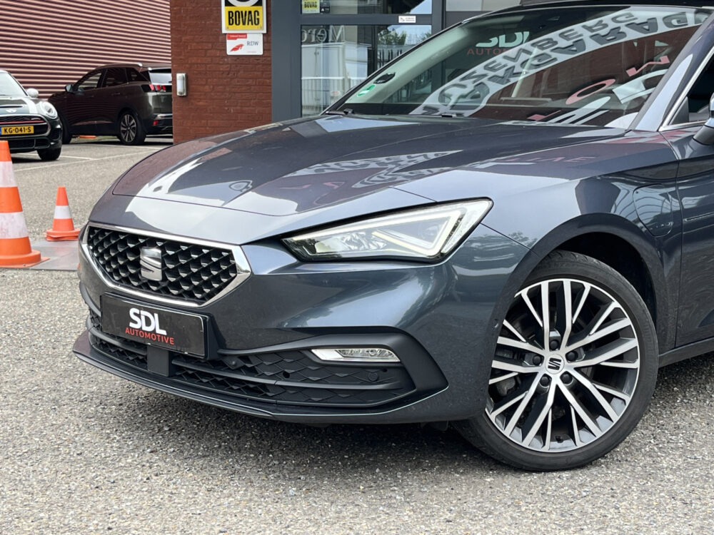 SEAT Leon 1.4 TSI eHybrid PHEV Xcellence // SCHUIF - KANTEL DAK // NAVI // CAMERA // MEMORY SEATS // DODEN HOEK SENSOR // 5
