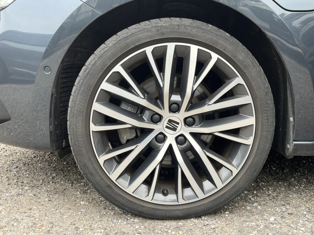 SEAT Leon 1.4 TSI eHybrid PHEV Xcellence // SCHUIF - KANTEL DAK // NAVI // CAMERA // MEMORY SEATS // DODEN HOEK SENSOR // 7