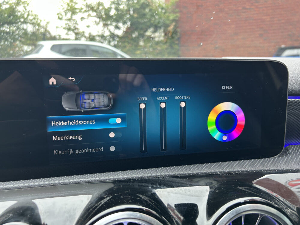 Mercedes-Benz A-Klasse 200 Premium // FULL LED // MEMORY SEAT + STOELVERWARMING // PDC V+A // SFEERVERLICHTING // NAVI // CLIMA 18