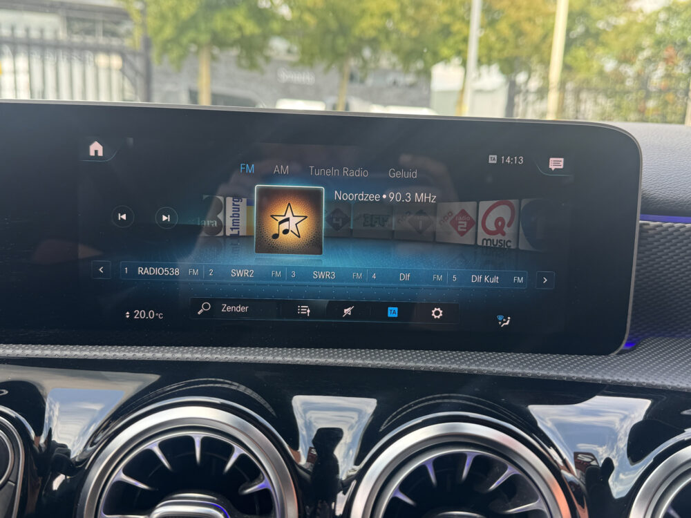 Mercedes-Benz A-Klasse 200 Premium // FULL LED // MEMORY SEAT + STOELVERWARMING // PDC V+A // SFEERVERLICHTING // NAVI // CLIMA 19