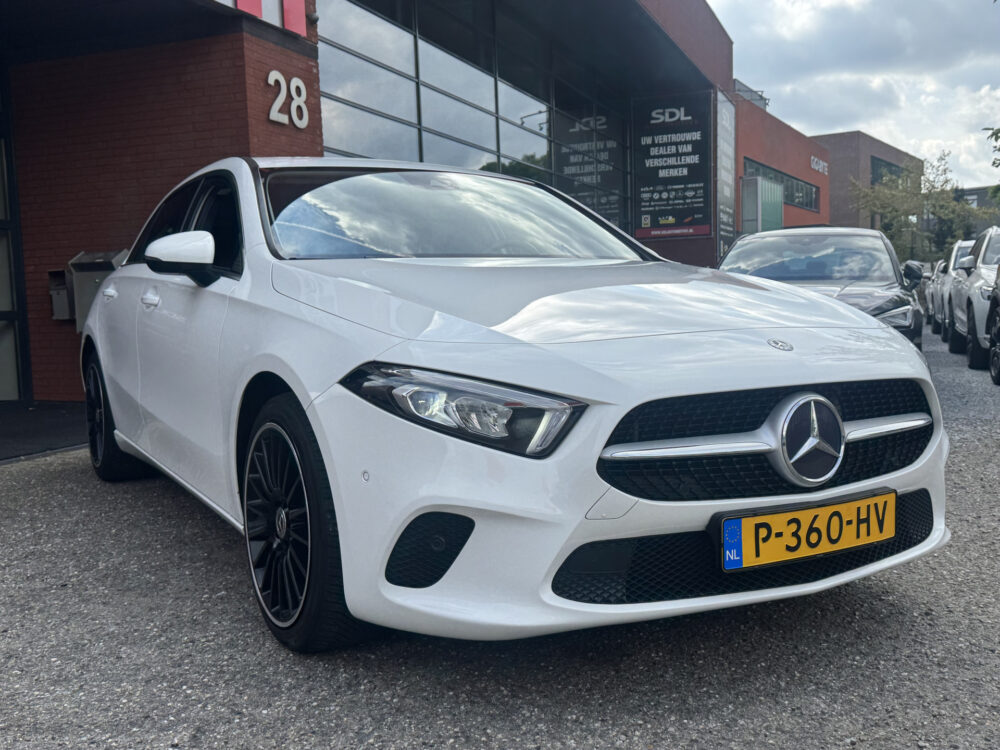 Mercedes-Benz A-Klasse 200 Premium // FULL LED // MEMORY SEAT + STOELVERWARMING // PDC V+A // SFEERVERLICHTING // NAVI // CLIMA 2