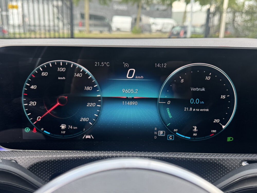 Mercedes-Benz A-Klasse 200 Premium // FULL LED // MEMORY SEAT + STOELVERWARMING // PDC V+A // SFEERVERLICHTING // NAVI // CLIMA 24