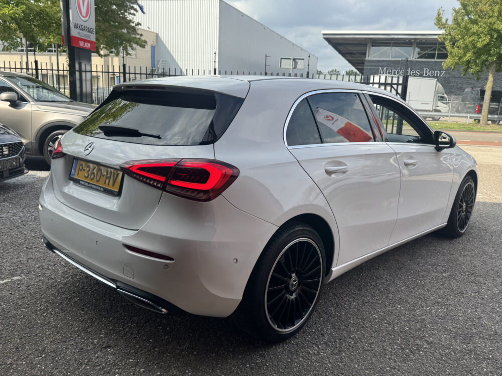 Mercedes-Benz A-Klasse 200 Premium // FULL LED // MEMORY SEAT + STOELVERWARMING // PDC V+A // SFEERVERLICHTING // NAVI // CLIMA 4