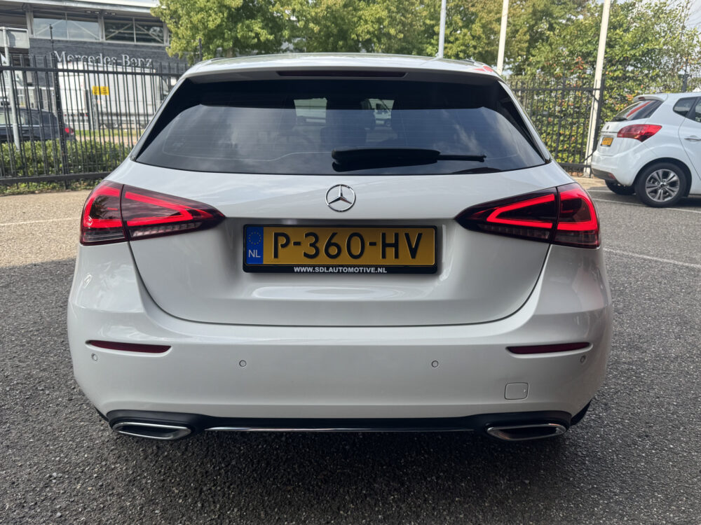 Mercedes-Benz A-Klasse 200 Premium // FULL LED // MEMORY SEAT + STOELVERWARMING // PDC V+A // SFEERVERLICHTING // NAVI // CLIMA 5