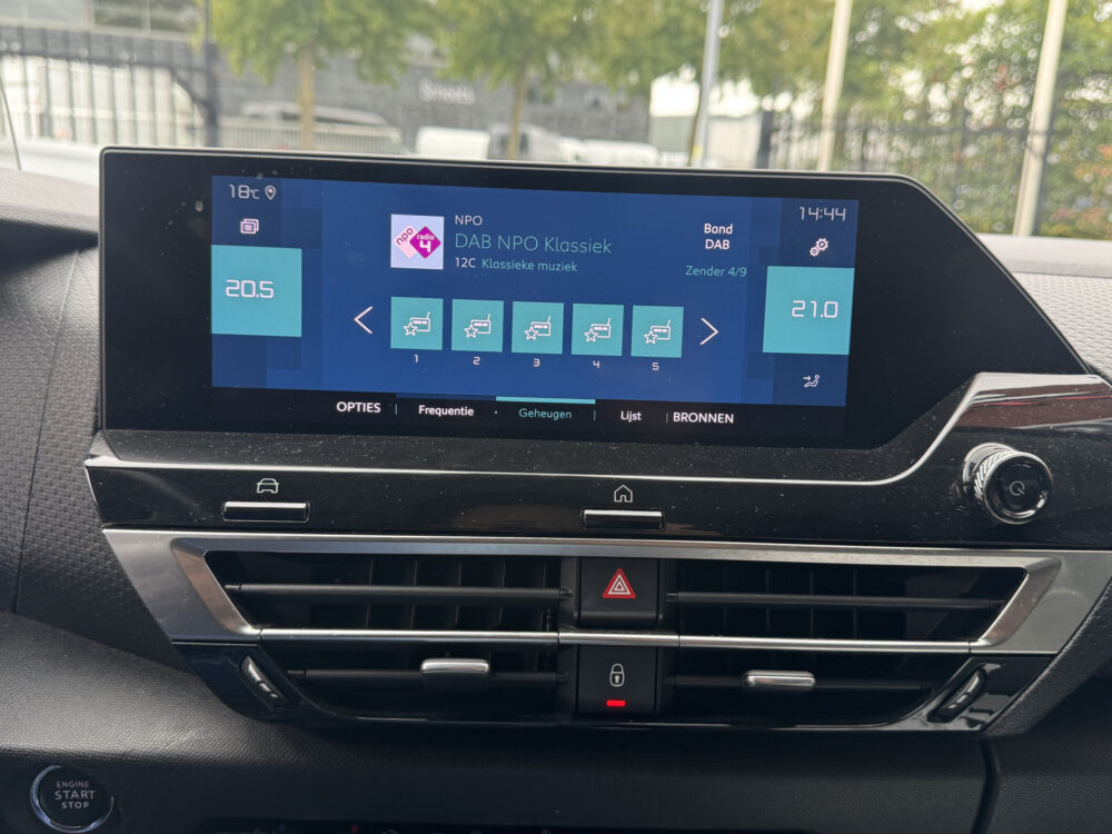 Citroën Ë-C4 Feel Edition 50 kWh // 90% SOH // HEAD UP DISPLAY // NAVI // CRUISE // DAB RADIO // APPLE CARPLAY - ANDROID AUTO // STOEL VERWAR 20