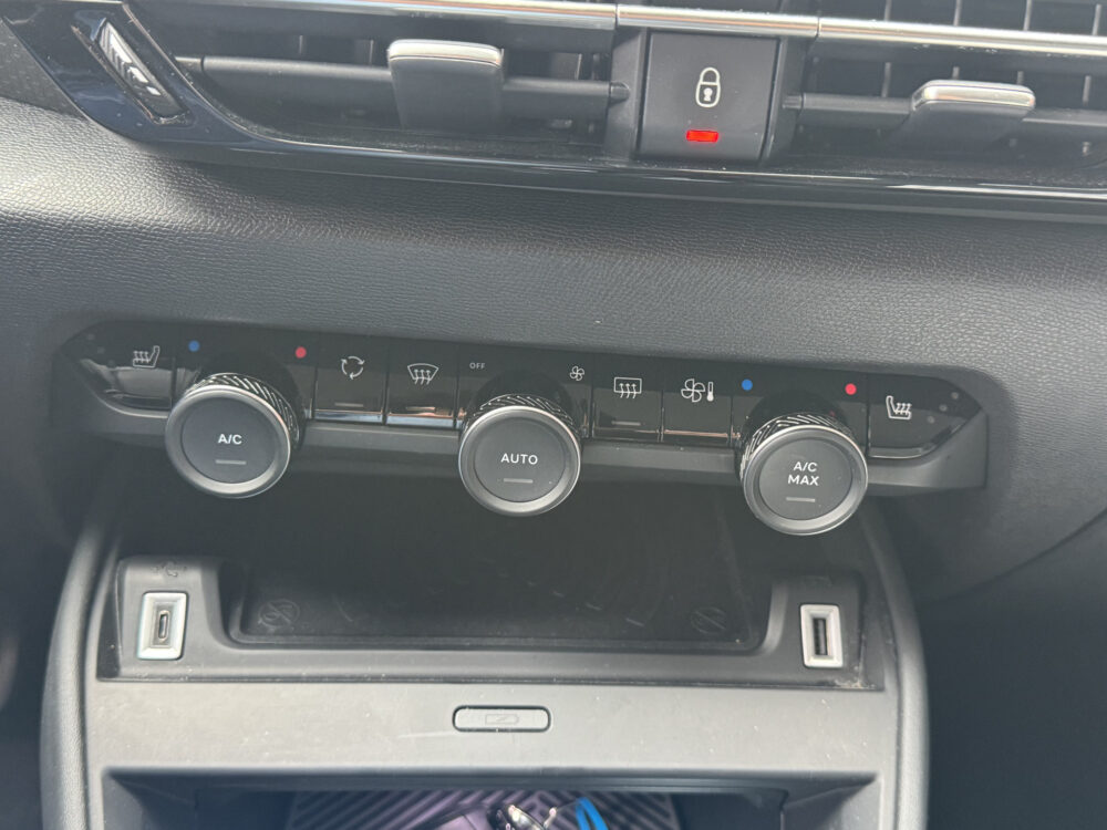 Citroën Ë-C4 Feel Edition 50 kWh // 90% SOH // HEAD UP DISPLAY // NAVI // CRUISE // DAB RADIO // APPLE CARPLAY - ANDROID AUTO // STOEL VERWAR 22