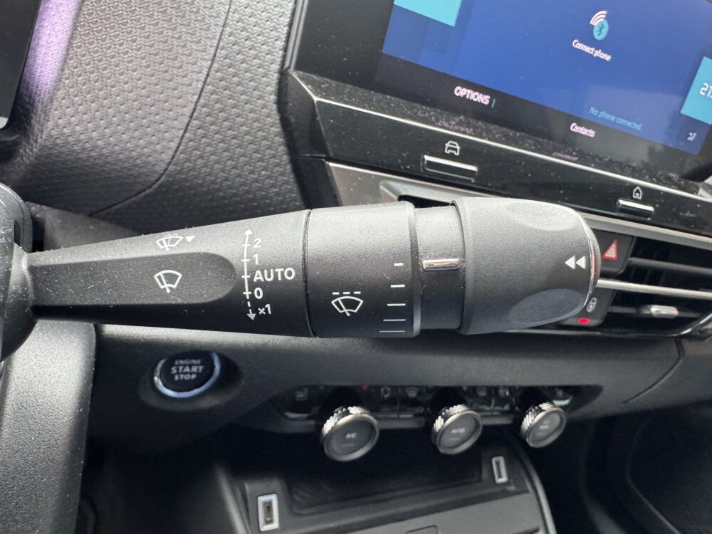 Citroën Ë-C4 Feel Edition 50 kWh // 90% SOH // HEAD UP DISPLAY // NAVI // CRUISE // DAB RADIO // APPLE CARPLAY - ANDROID AUTO // STOEL VERWAR 25