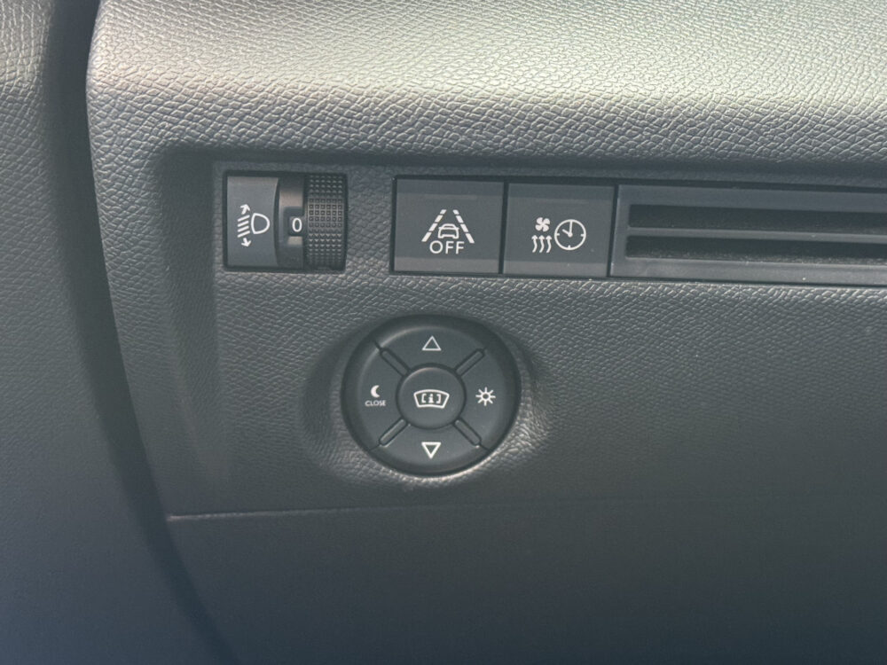 Citroën Ë-C4 Feel Edition 50 kWh // 90% SOH // HEAD UP DISPLAY // NAVI // CRUISE // DAB RADIO // APPLE CARPLAY - ANDROID AUTO // STOEL VERWAR 26