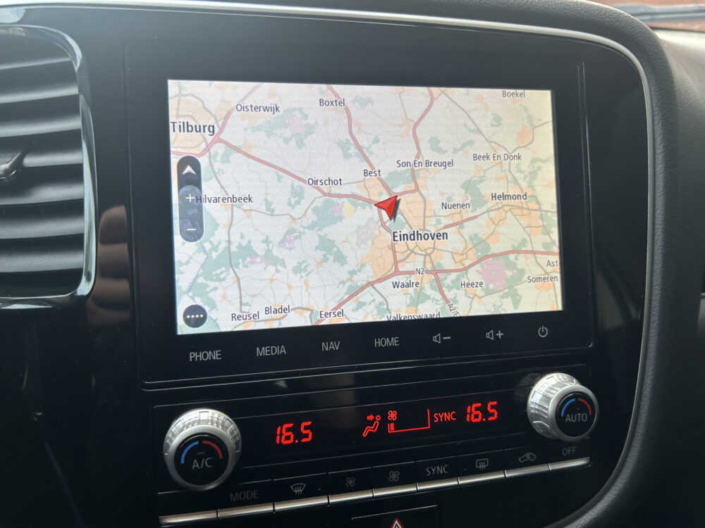 Mitsubishi Outlander 2.4 PHEV Intense+ // HALF-LEDER/ALCANTARA // NAVI + CARPLAY // STANDKACHEL FUNCTIE // CAMERA // KEYLESS // ELEK. STOEL // TREKHA 14