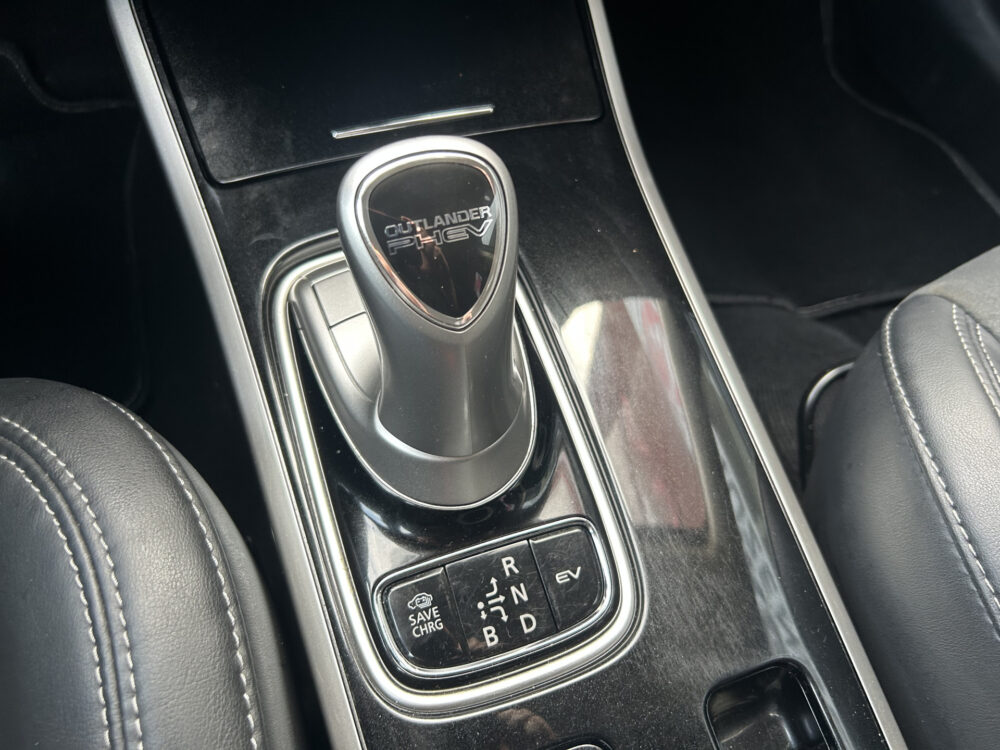 Mitsubishi Outlander 2.4 PHEV Intense+ // HALF-LEDER/ALCANTARA // NAVI + CARPLAY // STANDKACHEL FUNCTIE // CAMERA // KEYLESS // ELEK. STOEL // TREKHA 19