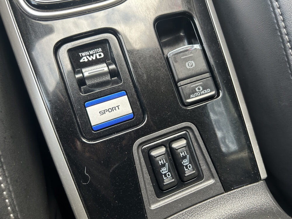 Mitsubishi Outlander 2.4 PHEV Intense+ // HALF-LEDER/ALCANTARA // NAVI + CARPLAY // STANDKACHEL FUNCTIE // CAMERA // KEYLESS // ELEK. STOEL // TREKHA 20