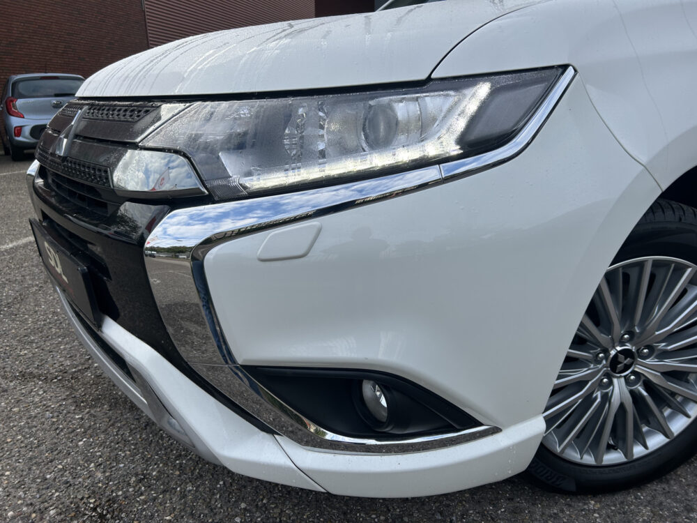 Mitsubishi Outlander 2.4 PHEV Intense+ // HALF-LEDER/ALCANTARA // NAVI + CARPLAY // STANDKACHEL FUNCTIE // CAMERA // KEYLESS // ELEK. STOEL // TREKHA 26